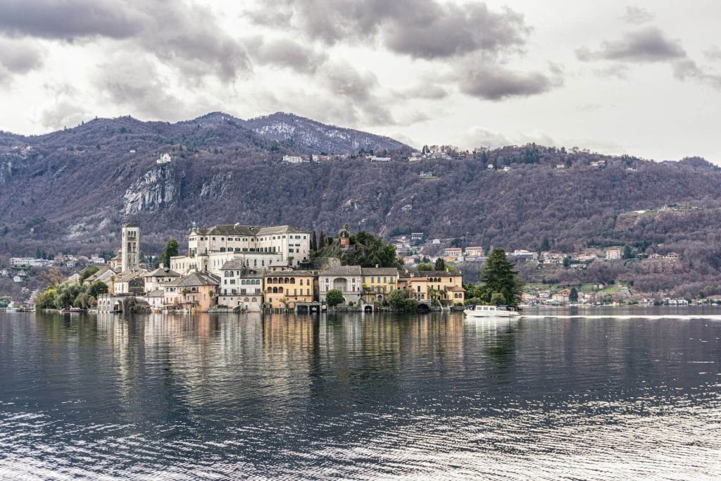 lac orta
